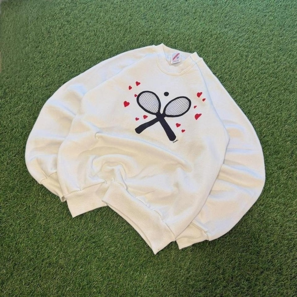 Vintage 90's White tennis sweatshirt with red hearts small